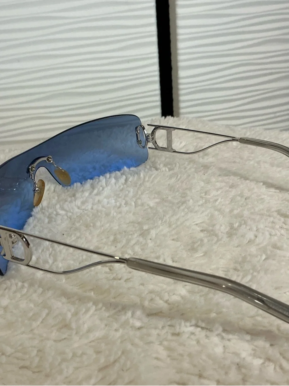 Dior Women's Blue Rimless Shield Sunglasses - Picture 4 of 8